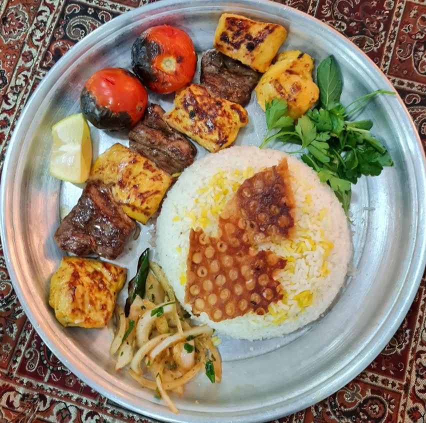 رستوران سنتی پاکوبه چلو کباب بختیاری